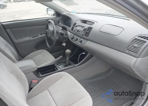 2003 Toyota Camry Le V6 z USA, uszkodzony, nr VIN 4T1BF32K73U547475